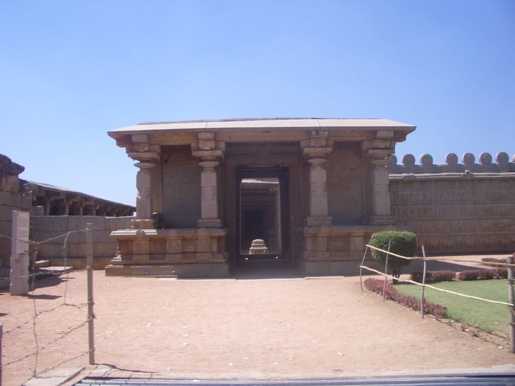 1096 Hampi – Zenana Enclosure 2006-02-20 13-07-59 (10552203256)