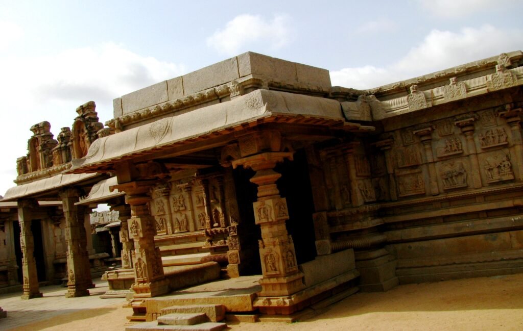 The indescribable Hazararama temple
