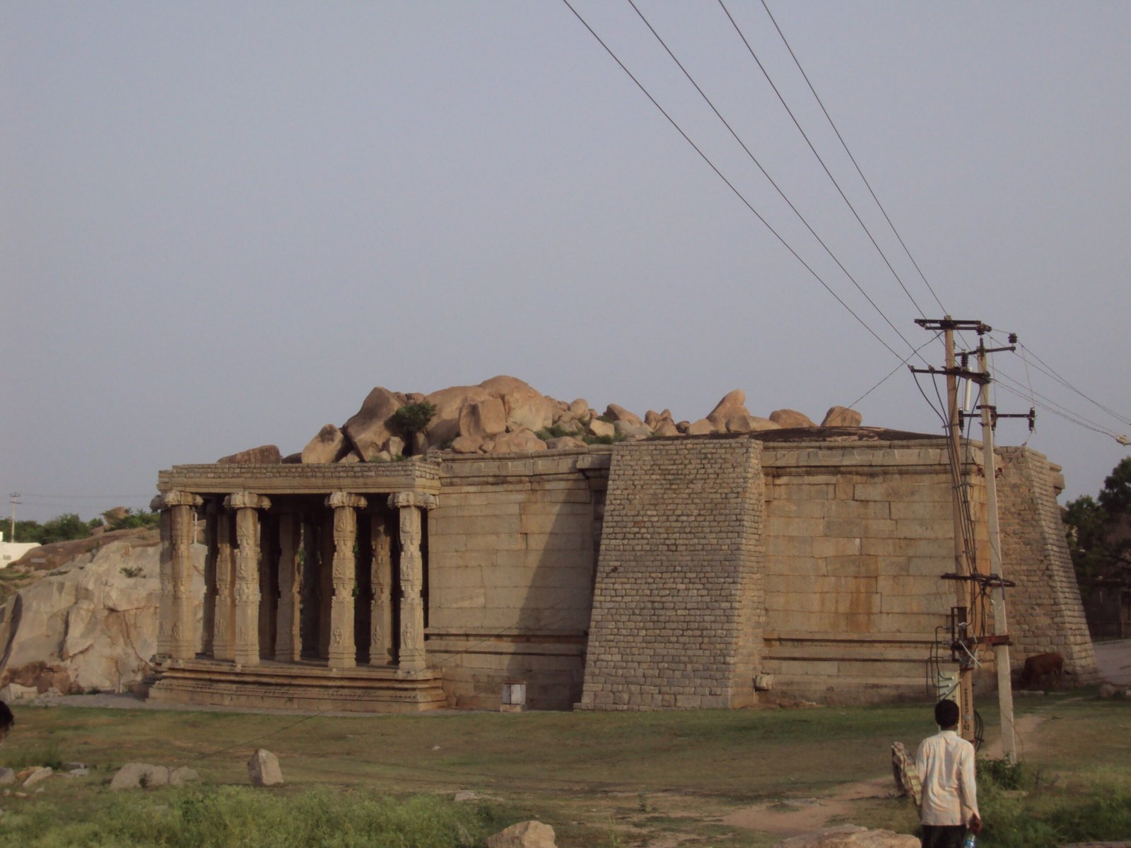 Kadalekalu Ganesh Temple side view, vijayanagara