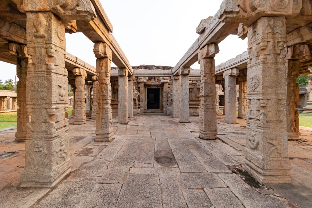 Ruined Garbagriha structure of Achyutaraya complex