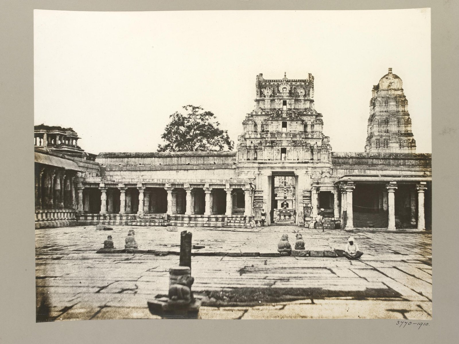 Virupaksha Temple Complex, Interior, Eastern Sanctuary 1856 photo, vijayanagara, 1856