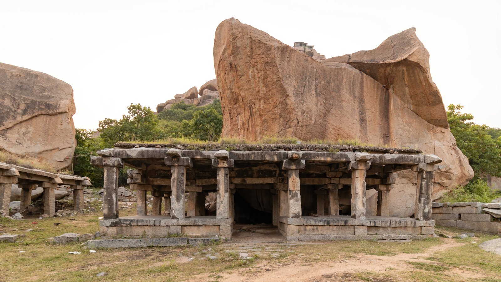 Wide angle of Mandapa to the North of Achyutaraya complex, vijayanagara